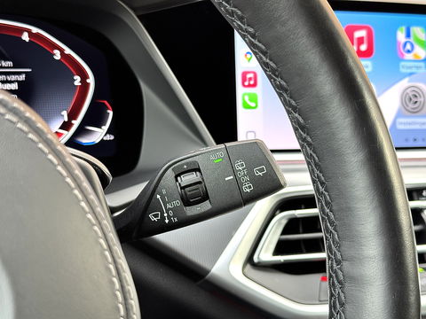 BMW X5 XDRIVE30D High Executive | M Pakket | 22" Lichtmetaal | Apple Carplay | Android Auto | Panoramadak | 3500 KG Trekken | Leder | DAB | Stuurwielverwarming | Head-Up Display | BMW Laser |