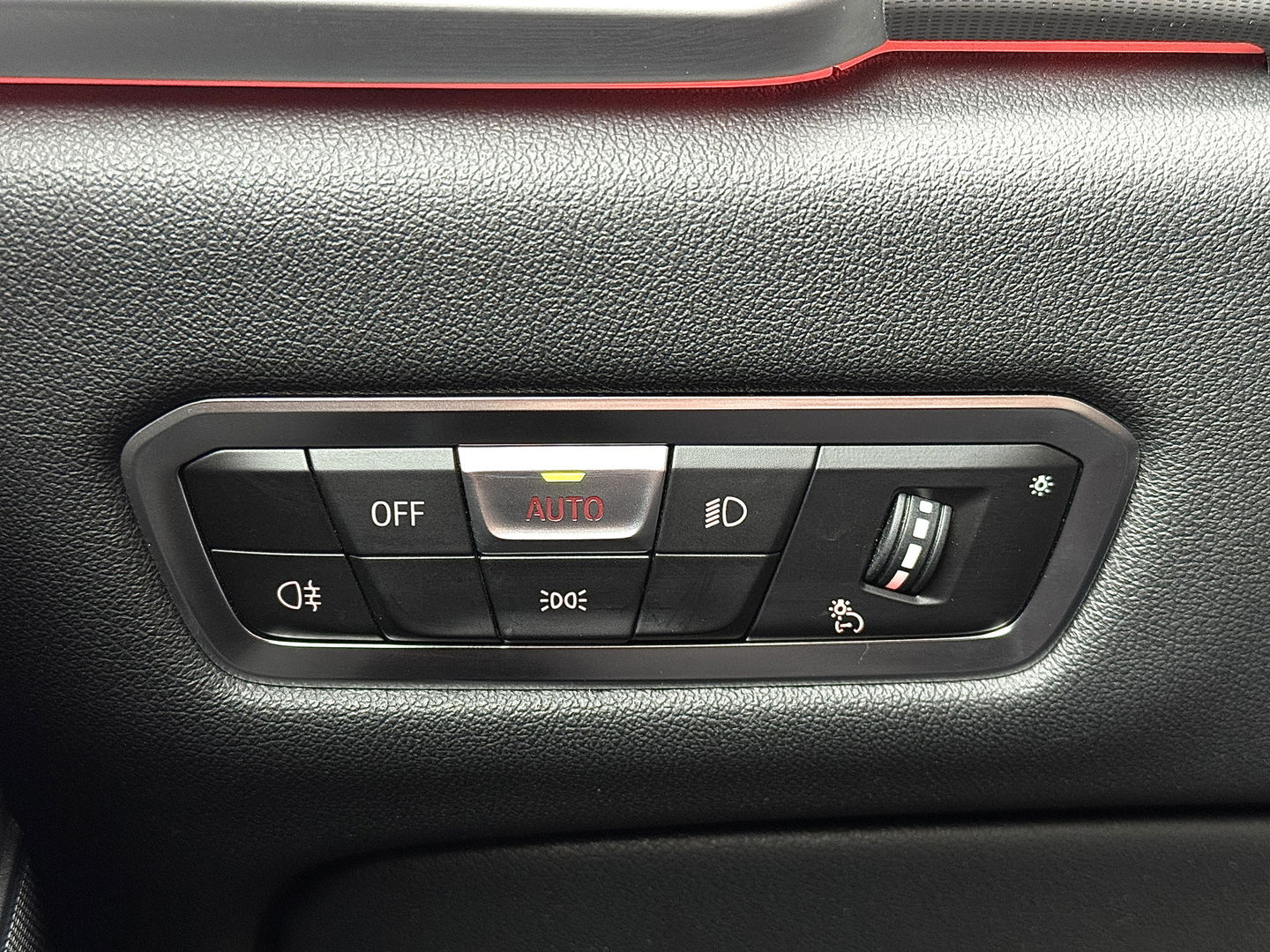 BMW X5 XDRIVE30D High Executive | M Pakket | 22" Lichtmetaal | Apple Carplay | Android Auto | Panoramadak | 3500 KG Trekken | Leder | DAB | Stuurwielverwarming | Head-Up Display | BMW Laser |