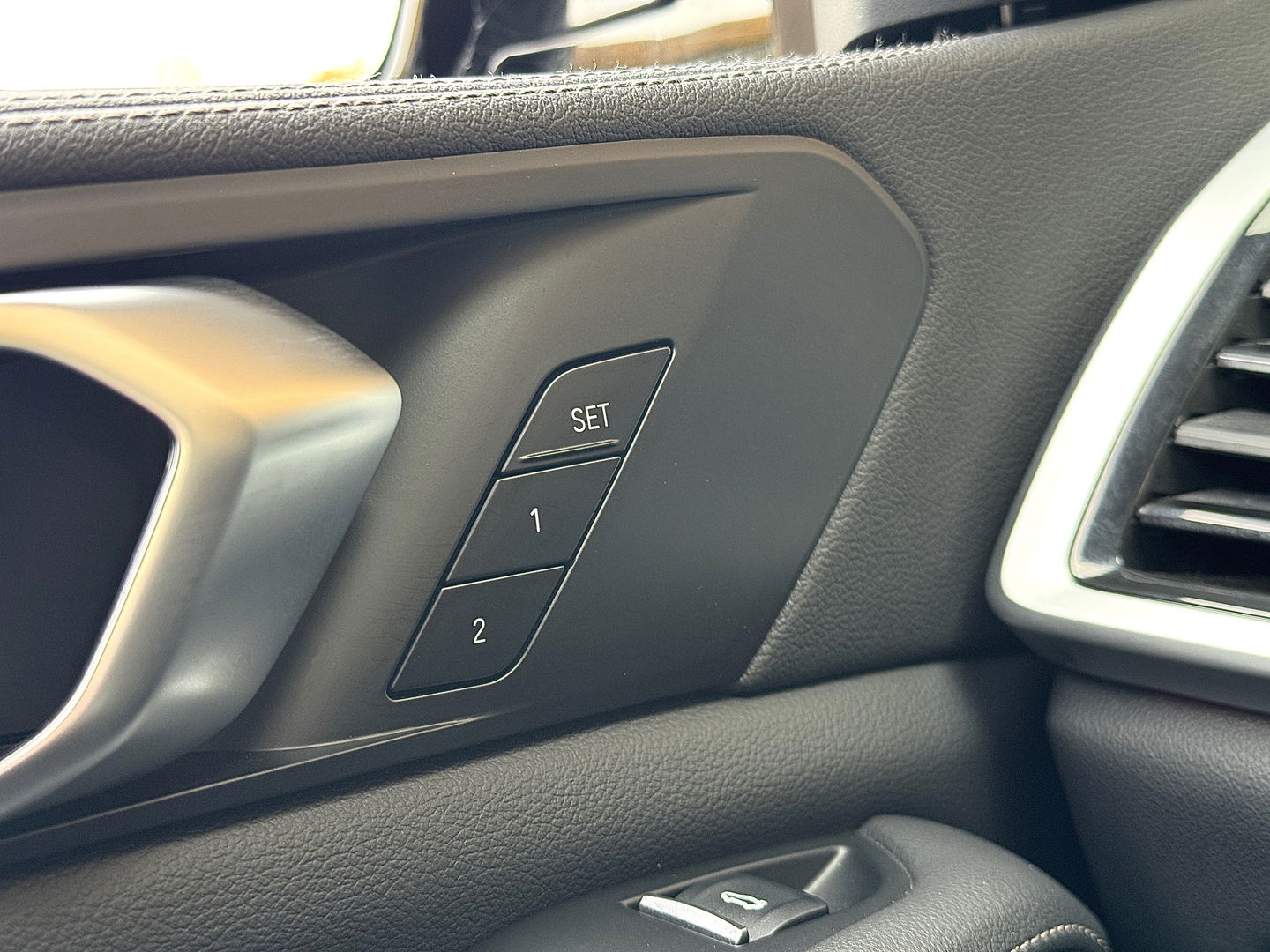 BMW X5 XDRIVE30D High Executive | M Pakket | 22" Lichtmetaal | Apple Carplay | Android Auto | Panoramadak | 3500 KG Trekken | Leder | DAB | Stuurwielverwarming | Head-Up Display | BMW Laser |