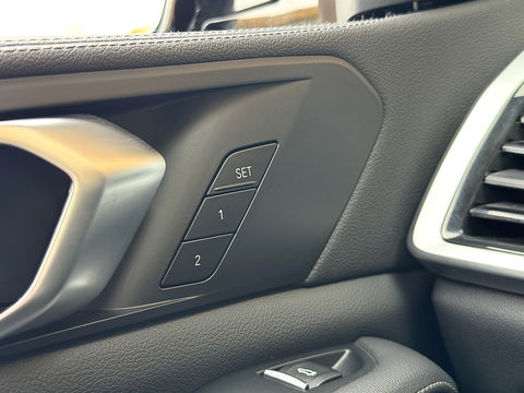 BMW X5 XDRIVE30D High Executive | M Pakket | 22" Lichtmetaal | Apple Carplay | Android Auto | Panoramadak | 3500 KG Trekken | Leder | DAB | Stuurwielverwarming | Head-Up Display | BMW Laser |