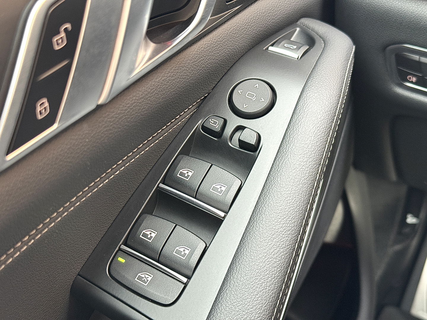 BMW X5 XDRIVE30D High Executive | M Pakket | 22" Lichtmetaal | Apple Carplay | Android Auto | Panoramadak | 3500 KG Trekken | Leder | DAB | Stuurwielverwarming | Head-Up Display | BMW Laser |