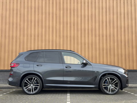 BMW X5 XDRIVE30D High Executive | M Pakket | 22" Lichtmetaal | Apple Carplay | Android Auto | Panoramadak | 3500 KG Trekken | Leder | DAB | Stuurwielverwarming | Head-Up Display | BMW Laser |
