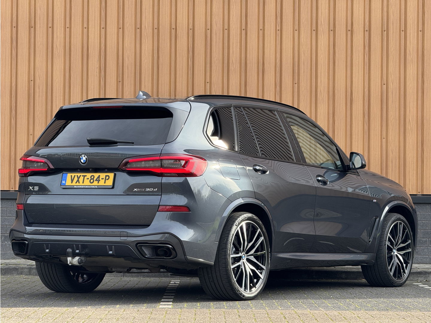 BMW X5 XDRIVE30D High Executive | M Pakket | 22" Lichtmetaal | Apple Carplay | Android Auto | Panoramadak | 3500 KG Trekken | Leder | DAB | Stuurwielverwarming | Head-Up Display | BMW Laser |