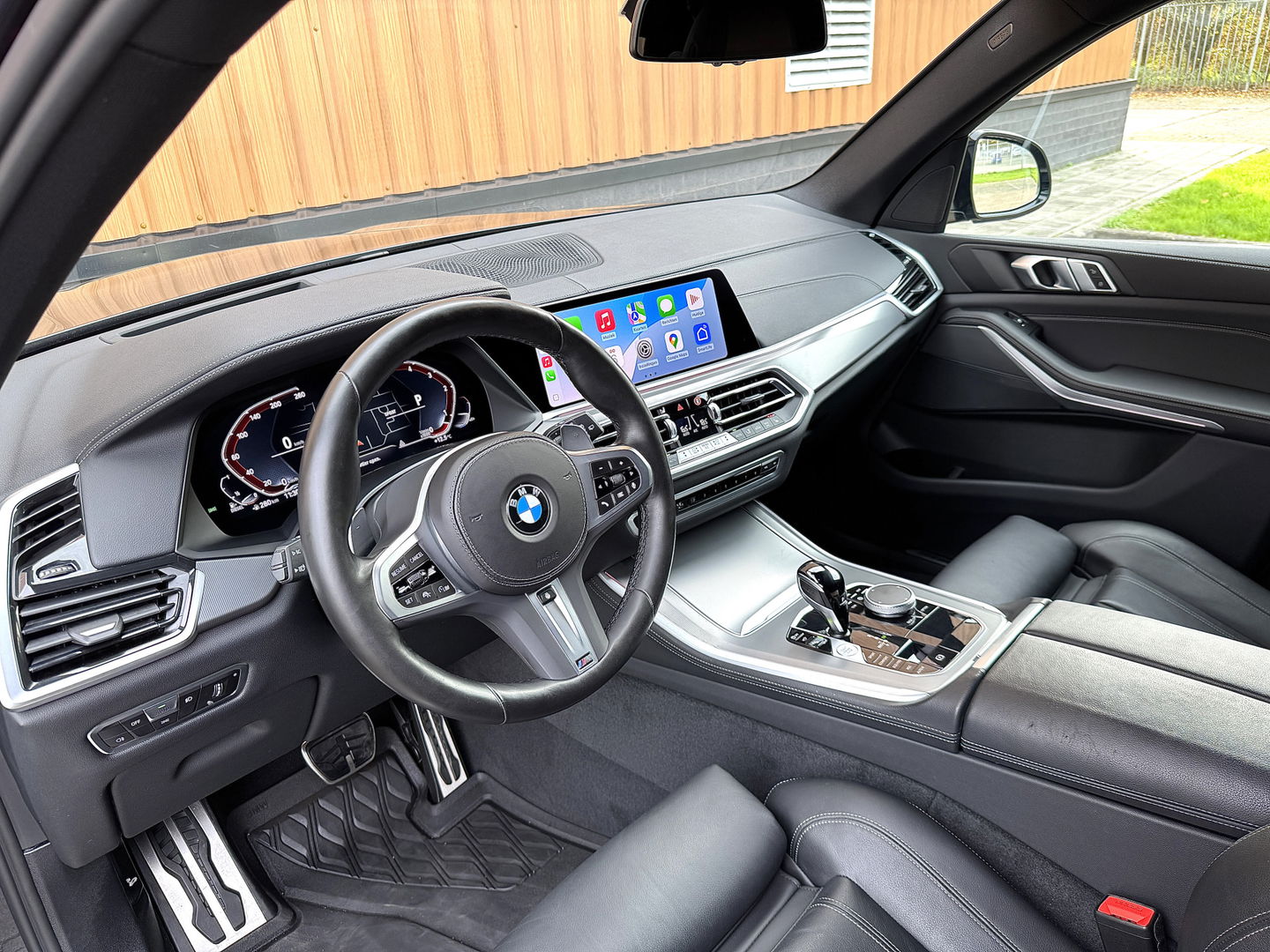BMW X5 XDRIVE30D High Executive | M Pakket | 22" Lichtmetaal | Apple Carplay | Android Auto | Panoramadak | 3500 KG Trekken | Leder | DAB | Stuurwielverwarming | Head-Up Display | BMW Laser |