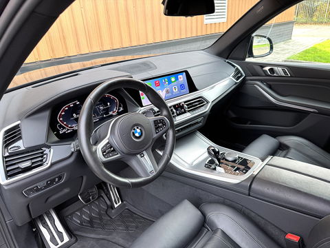 BMW X5 XDRIVE30D High Executive | M Pakket | 22" Lichtmetaal | Apple Carplay | Android Auto | Panoramadak | 3500 KG Trekken | Leder | DAB | Stuurwielverwarming | Head-Up Display | BMW Laser |