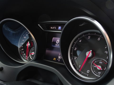 Mercedes-Benz CLA-Klasse Shooting Brake 180 automaat / AMG Ed. 1 / 2019 / LED *NAP*