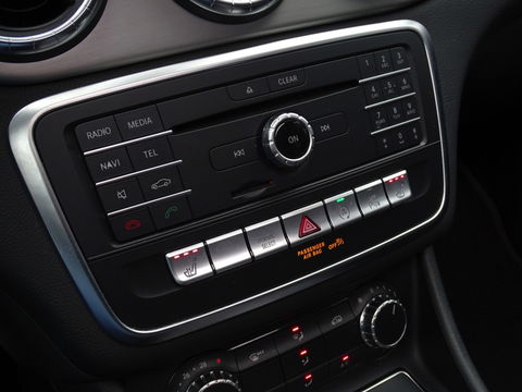 Mercedes-Benz CLA-Klasse Shooting Brake 180 automaat / AMG Ed. 1 / 2019 / LED *NAP*