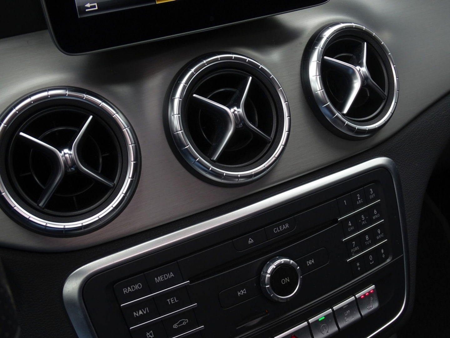 Mercedes-Benz CLA-Klasse Shooting Brake 180 automaat / AMG Ed. 1 / 2019 / LED *NAP*