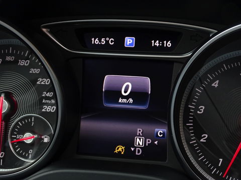 Mercedes-Benz CLA-Klasse Shooting Brake 180 automaat / AMG Ed. 1 / 2019 / LED *NAP*