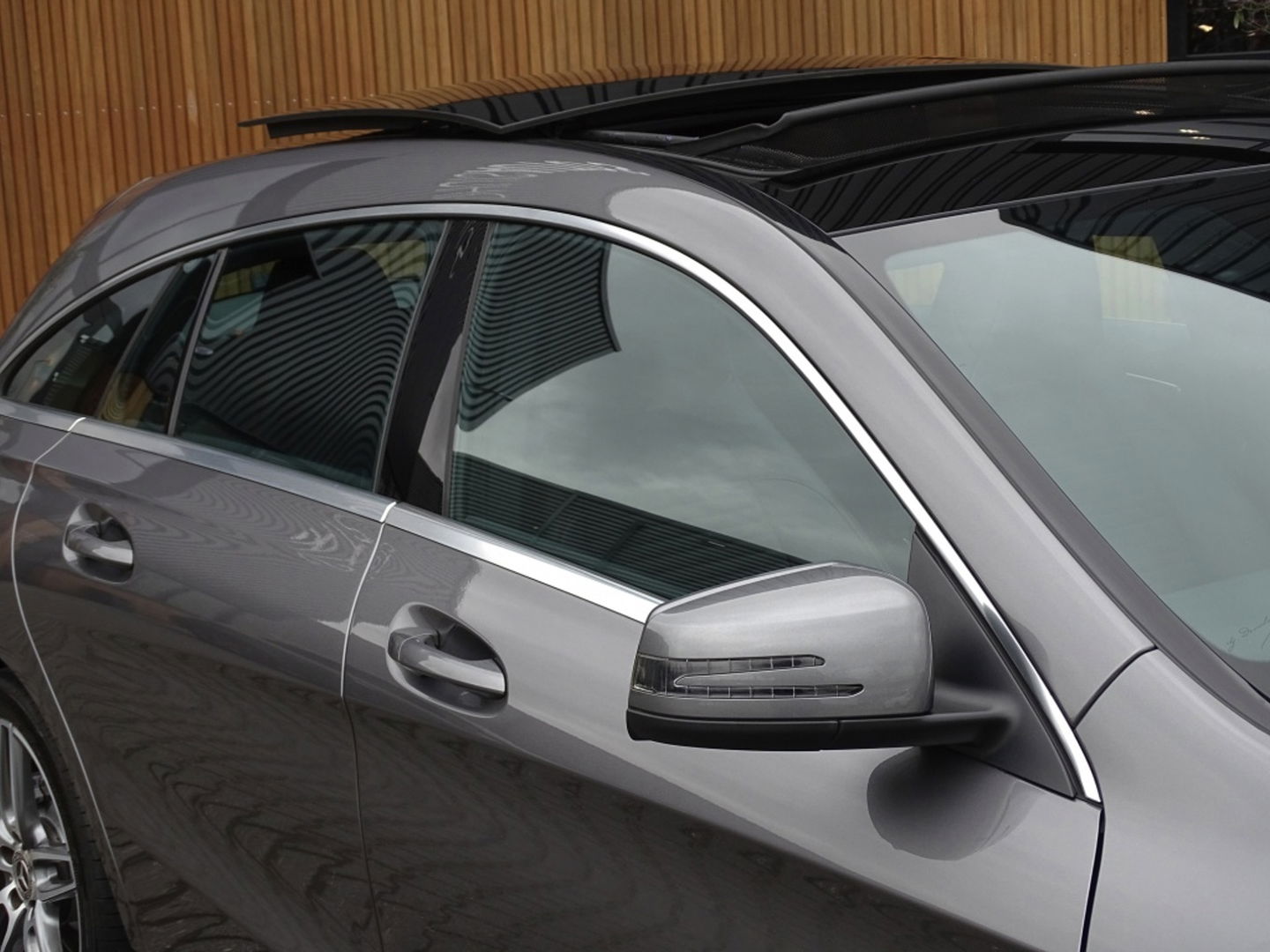 Mercedes-Benz CLA-Klasse Shooting Brake 180 automaat / AMG Ed. 1 / 2019 / LED *NAP*