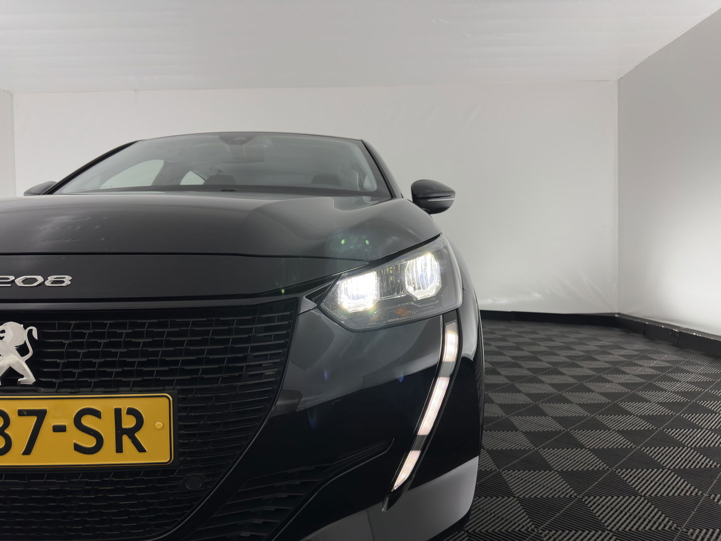 Peugeot e-208 EV Active Pack 50 kWh {SOH-99%} [ 3-Fase ] (INCL.BTW) Aut. *FULL-LED | MICROFIBRE | SPORT-SEATS | CARPLAY | CCS-FASTLOADER | KEYLESS | DAB+ | LANE-ASSIST | CRUISE | ECC | PDC | 16''ALU*