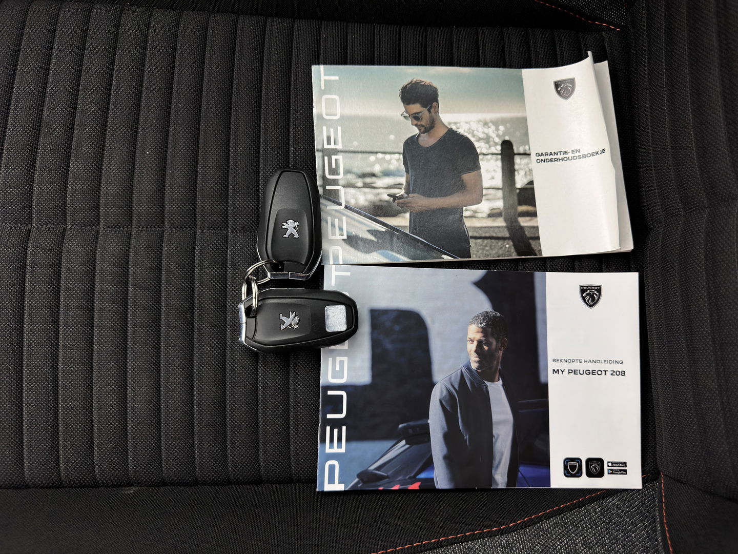 Peugeot e-208 EV Active Pack 50 kWh {SOH-99%} [ 3-Fase ] (INCL.BTW) Aut. *FULL-LED | MICROFIBRE | SPORT-SEATS | CARPLAY | CCS-FASTLOADER | KEYLESS | DAB+ | LANE-ASSIST | CRUISE | ECC | PDC | 16''ALU*