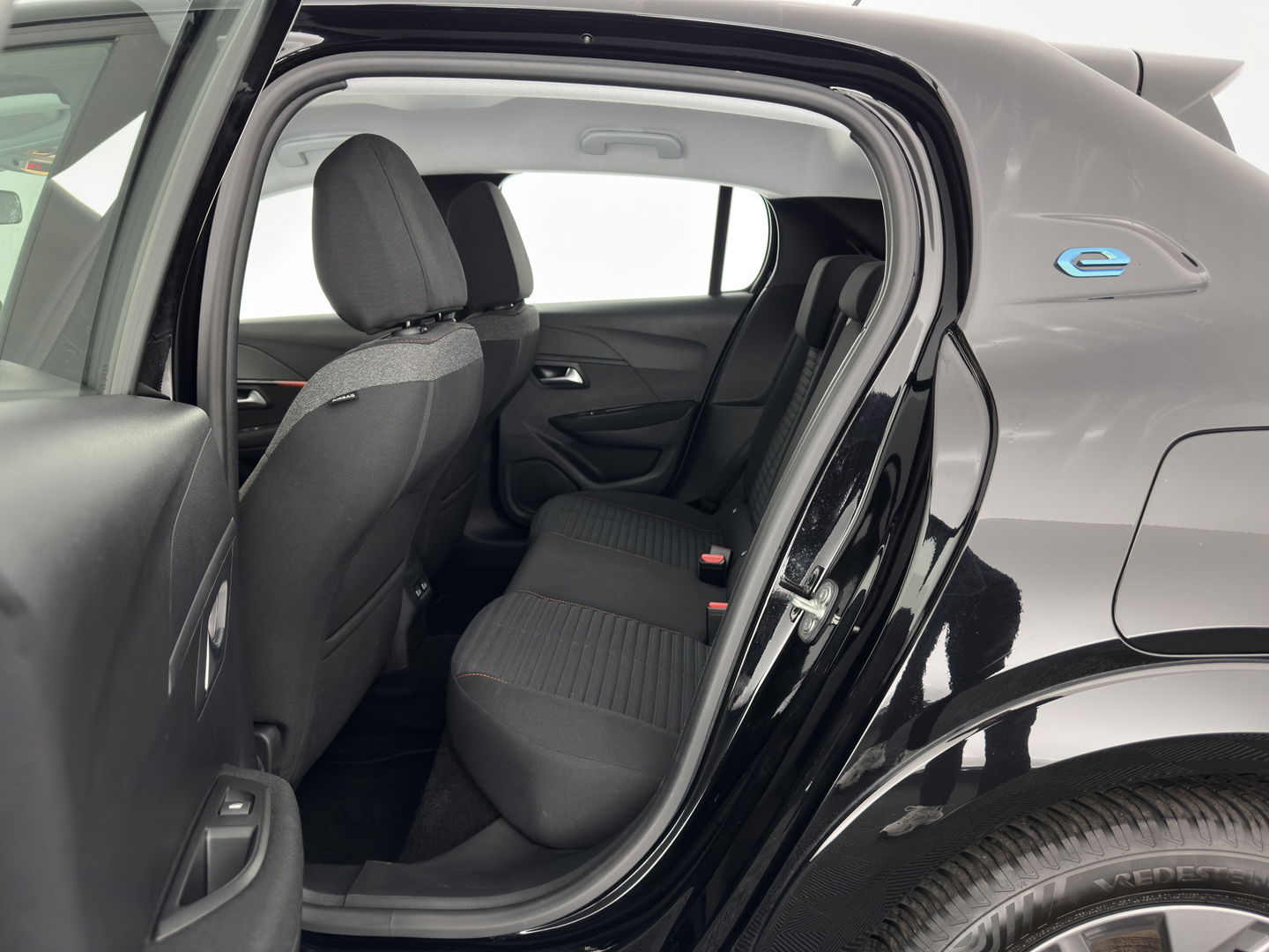 Peugeot e-208 EV Active Pack 50 kWh {SOH-99%} [ 3-Fase ] (INCL.BTW) Aut. *FULL-LED | MICROFIBRE | SPORT-SEATS | CARPLAY | CCS-FASTLOADER | KEYLESS | DAB+ | LANE-ASSIST | CRUISE | ECC | PDC | 16''ALU*