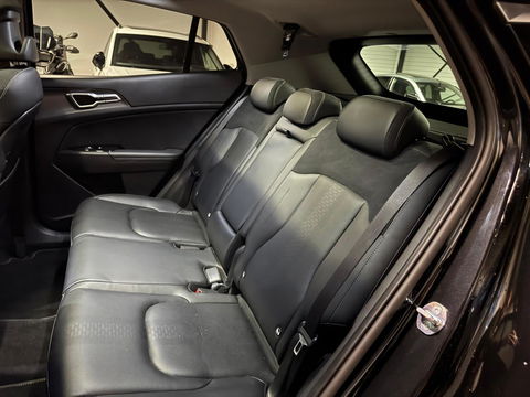 Kia Sportage 1.6 T-GDi Plug-in Hybrid AWD DynamicPlusLine PANO KEYLESS