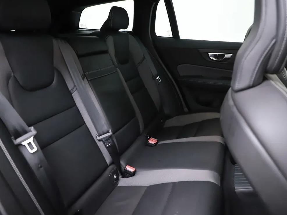 Volvo V60 2.0 T6 Recharge AWD R-Design Pano H/K 360° ACC Trekh. NAP