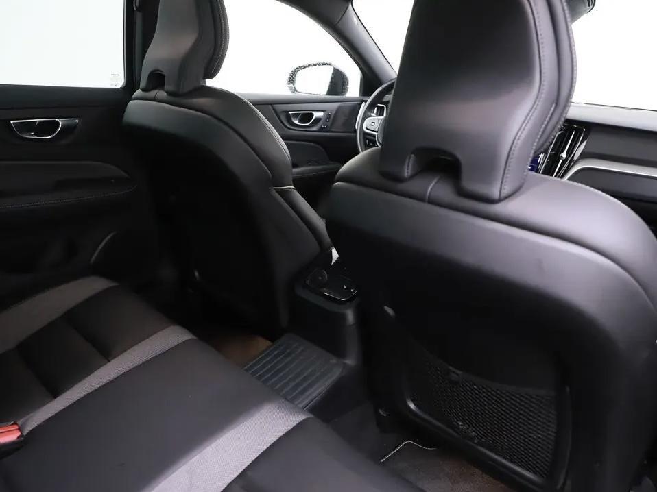 Volvo V60 2.0 T6 Recharge AWD R-Design Pano H/K 360° ACC Trekh. NAP