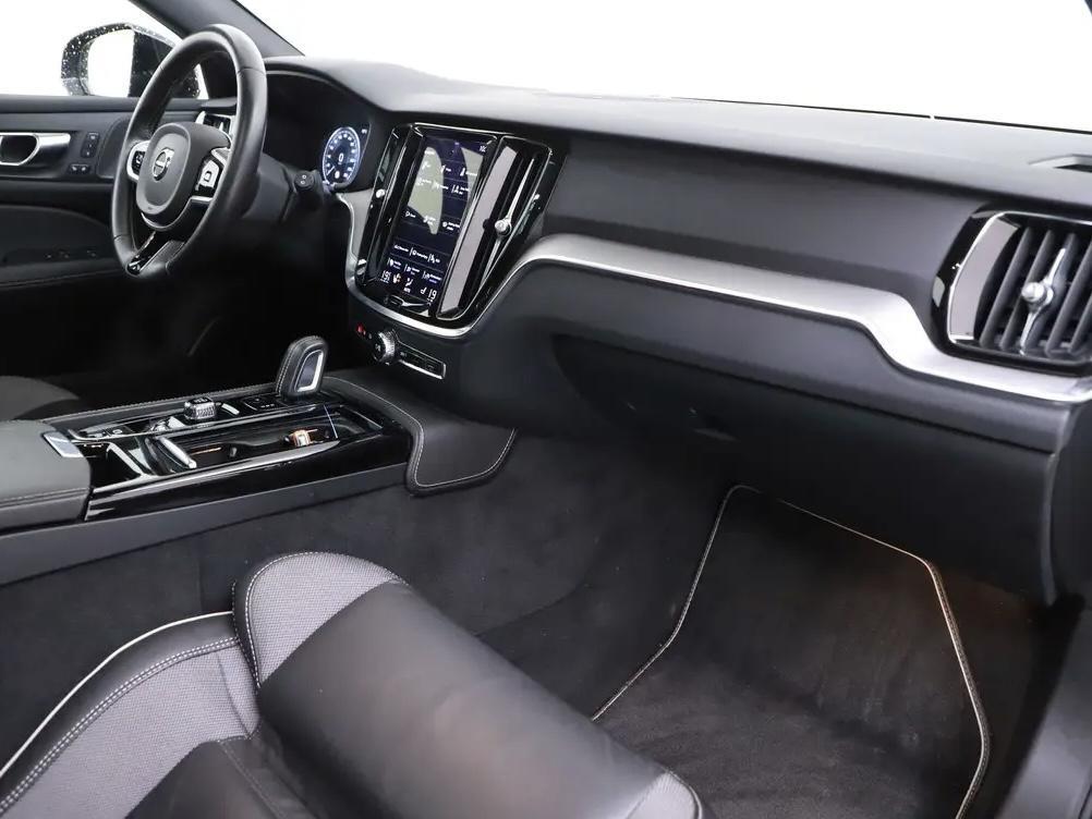 Volvo V60 2.0 T6 Recharge AWD R-Design Pano H/K 360° ACC Trekh. NAP