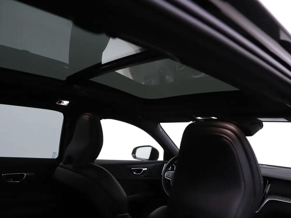 Volvo V60 2.0 T6 Recharge AWD R-Design Pano H/K 360° ACC Trekh. NAP