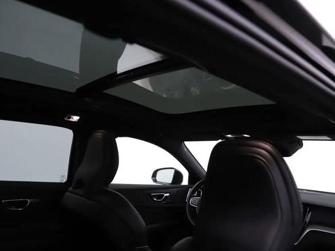 Volvo V60 2.0 T6 Recharge AWD R-Design Pano H/K 360° ACC Trekh. NAP