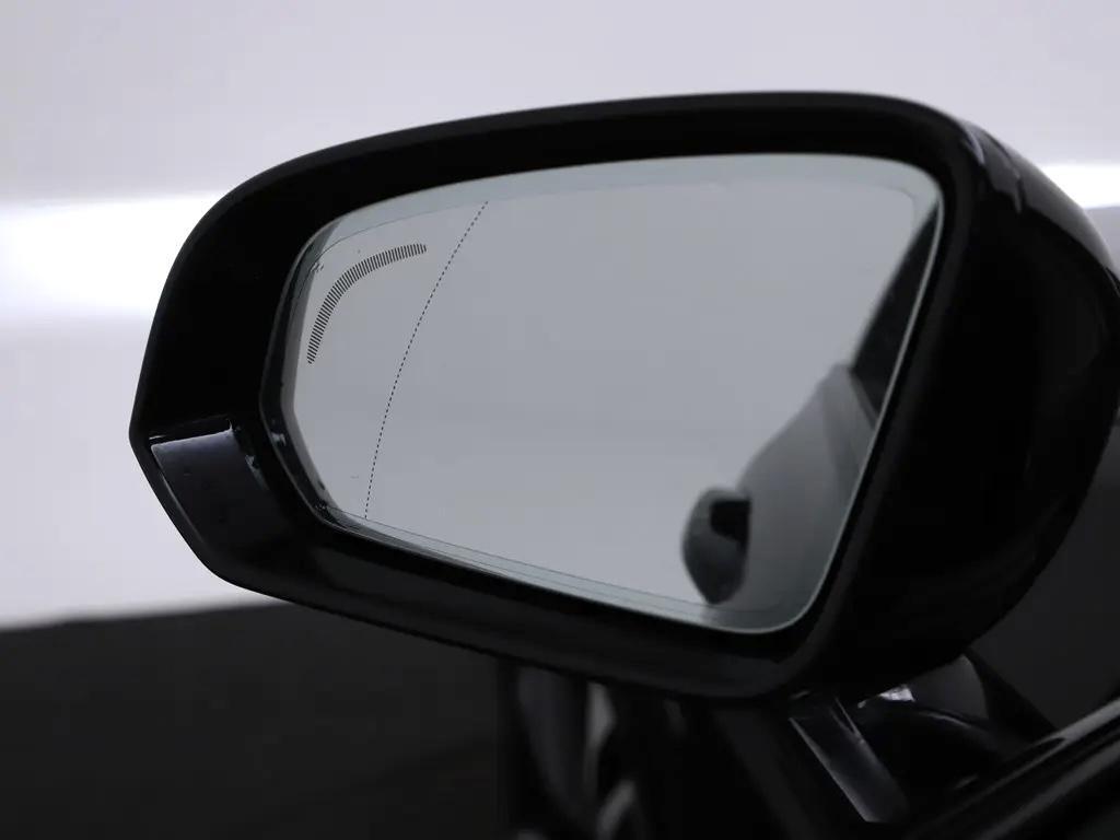 Volvo V60 2.0 T6 Recharge AWD R-Design Pano H/K 360° ACC Trekh. NAP