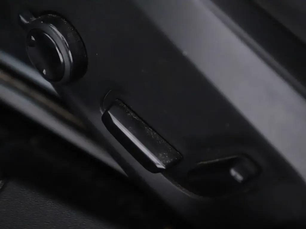 Volvo V60 2.0 T6 Recharge AWD R-Design Pano H/K 360° ACC Trekh. NAP