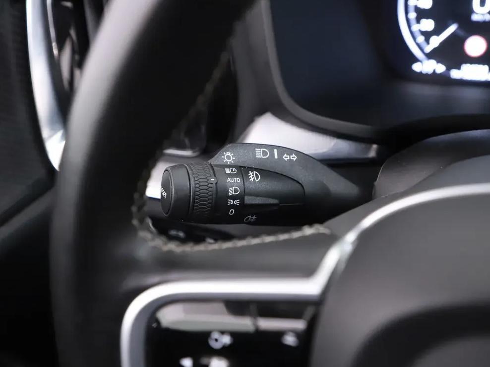 Volvo V60 2.0 T6 Recharge AWD R-Design Pano H/K 360° ACC Trekh. NAP