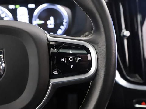 Volvo V60 2.0 T6 Recharge AWD R-Design Pano H/K 360° ACC Trekh. NAP