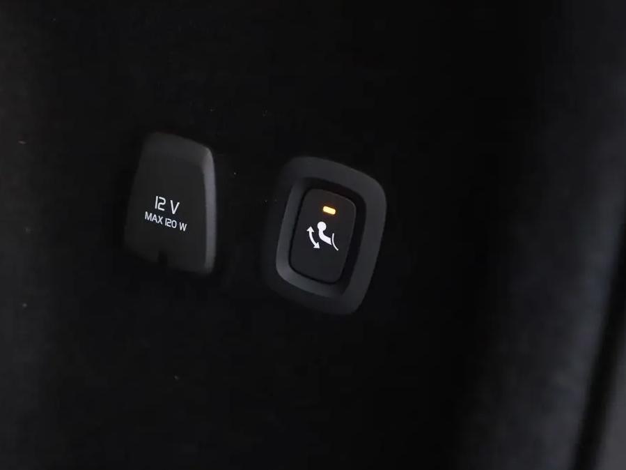 Volvo V60 2.0 T6 Recharge AWD R-Design Pano H/K 360° ACC Trekh. NAP