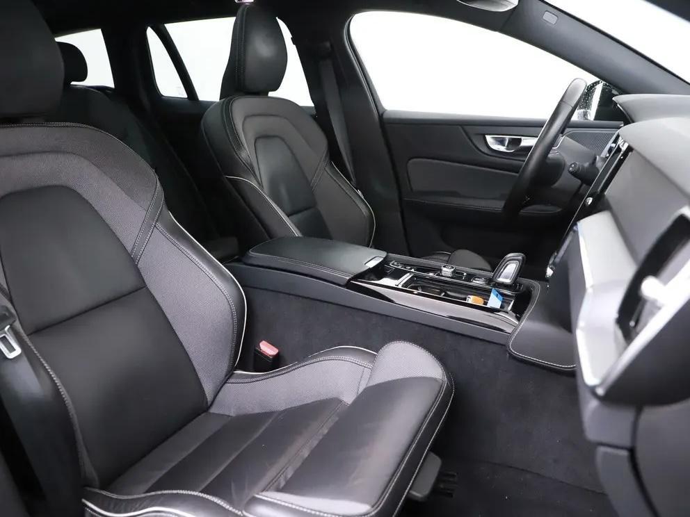 Volvo V60 2.0 T6 Recharge AWD R-Design Pano H/K 360° ACC Trekh. NAP