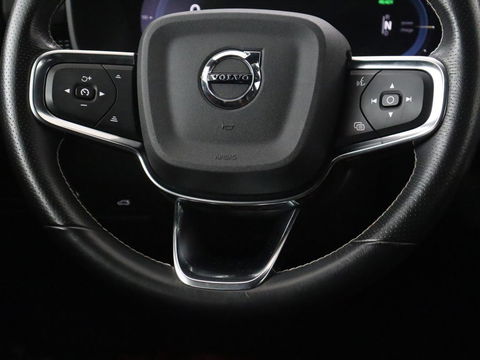 Volvo XC40 Recharge P8 AWD R Design | Trekhaak | Stoel & stuurverwarming | Camera | Carplay | Leder/Alcantara | Adaptive cruise | Keyless | Full LED | 19'' lichtmetalen velgen