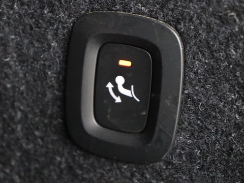 Volvo XC40 Recharge P8 AWD R Design | Trekhaak | Stoel & stuurverwarming | Camera | Carplay | Leder/Alcantara | Adaptive cruise | Keyless | Full LED | 19'' lichtmetalen velgen