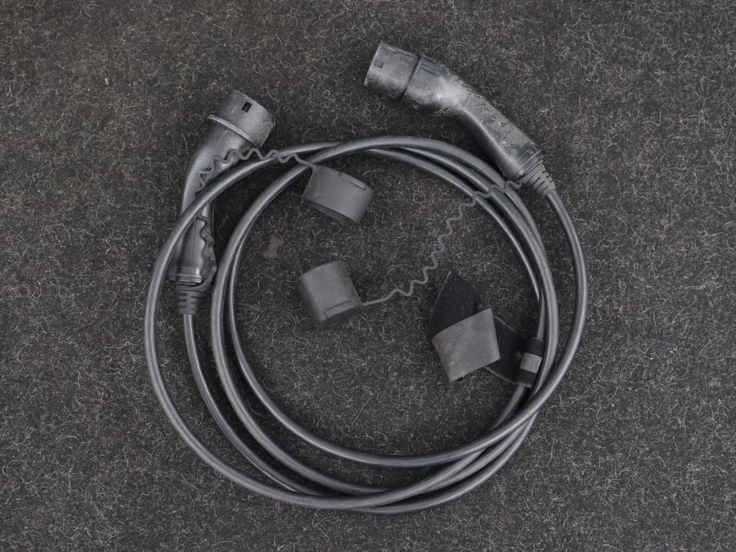 Volvo XC40 Recharge P8 AWD R Design | Trekhaak | Stoel & stuurverwarming | Camera | Carplay | Leder/Alcantara | Adaptive cruise | Keyless | Full LED | 19'' lichtmetalen velgen