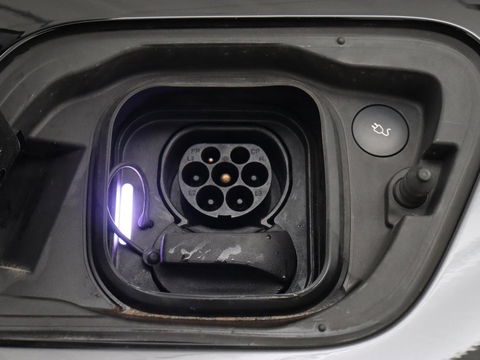 Volvo XC40 Recharge P8 AWD R Design | Trekhaak | Stoel & stuurverwarming | Camera | Carplay | Leder/Alcantara | Adaptive cruise | Keyless | Full LED | 19'' lichtmetalen velgen