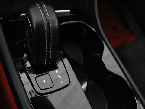 Volvo XC40 Recharge P8 AWD R Design | Trekhaak | Stoel & stuurverwarming | Camera | Carplay | Leder/Alcantara | Adaptive cruise | Keyless | Full LED | 19'' lichtmetalen velgen