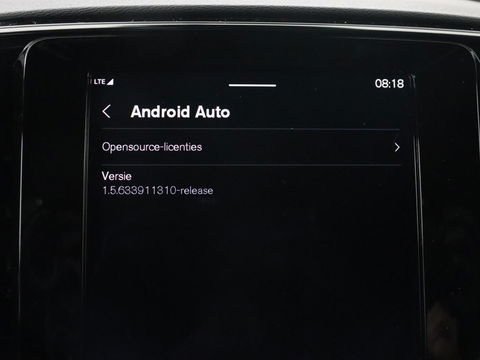Volvo XC40 Recharge P8 AWD R Design | Trekhaak | Stoel & stuurverwarming | Camera | Carplay | Leder/Alcantara | Adaptive cruise | Keyless | Full LED | 19'' lichtmetalen velgen
