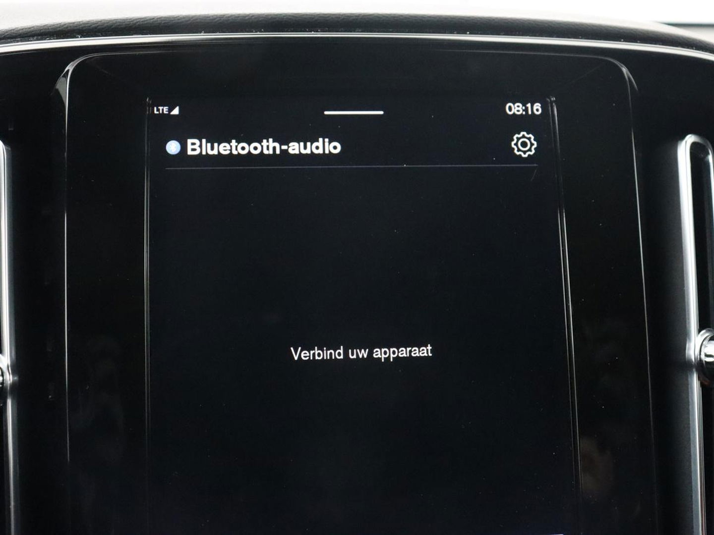 Volvo XC40 Recharge P8 AWD R Design | Trekhaak | Stoel & stuurverwarming | Camera | Carplay | Leder/Alcantara | Adaptive cruise | Keyless | Full LED | 19'' lichtmetalen velgen