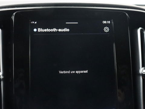 Volvo XC40 Recharge P8 AWD R Design | Trekhaak | Stoel & stuurverwarming | Camera | Carplay | Leder/Alcantara | Adaptive cruise | Keyless | Full LED | 19'' lichtmetalen velgen