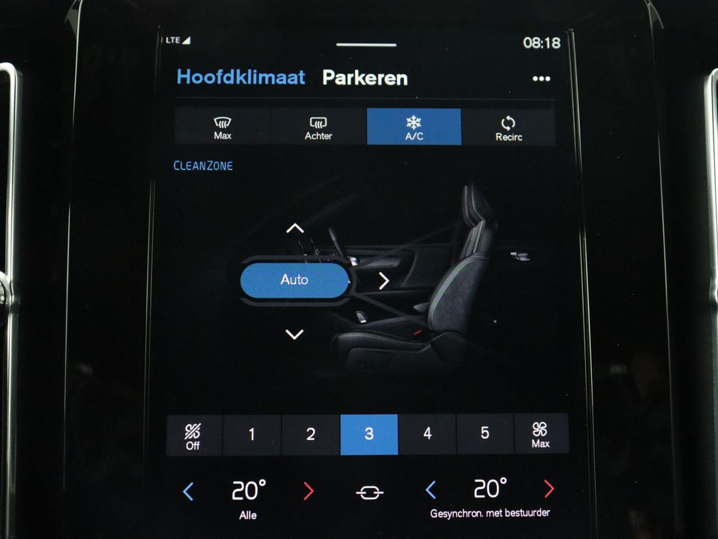 Volvo XC40 Recharge P8 AWD R Design | Trekhaak | Stoel & stuurverwarming | Camera | Carplay | Leder/Alcantara | Adaptive cruise | Keyless | Full LED | 19'' lichtmetalen velgen