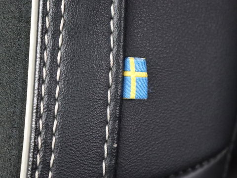 Volvo XC40 Recharge P8 AWD R Design | Trekhaak | Stoel & stuurverwarming | Camera | Carplay | Leder/Alcantara | Adaptive cruise | Keyless | Full LED | 19'' lichtmetalen velgen