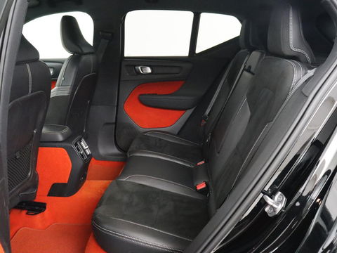 Volvo XC40 Recharge P8 AWD R Design | Trekhaak | Stoel & stuurverwarming | Camera | Carplay | Leder/Alcantara | Adaptive cruise | Keyless | Full LED | 19'' lichtmetalen velgen