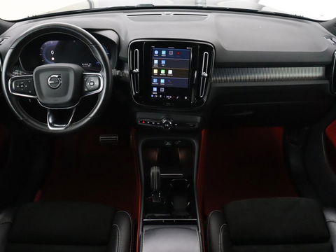 Volvo XC40 Recharge P8 AWD R Design | Trekhaak | Stoel & stuurverwarming | Camera | Carplay | Leder/Alcantara | Adaptive cruise | Keyless | Full LED | 19'' lichtmetalen velgen
