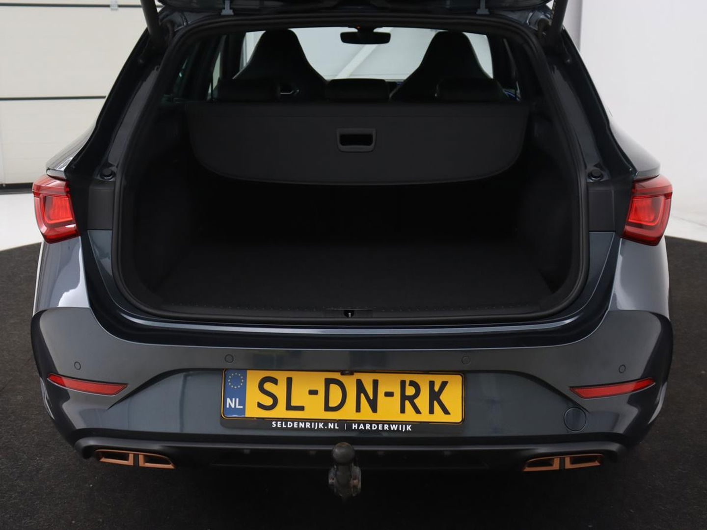 CUPRA Leon 1.4 eHybrid VZ | 245pk | Trekhaak | Stoelverwarming | Adaptive cruise | Carplay | Navigatie | Stuurverwarming | Keyless | Full LED | Sportstoelen | PHEV | Plug In