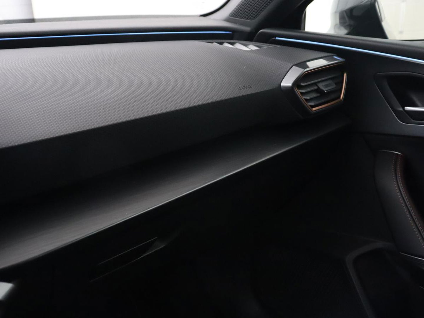 CUPRA Leon 1.4 eHybrid VZ | 245pk | Trekhaak | Stoelverwarming | Adaptive cruise | Carplay | Navigatie | Stuurverwarming | Keyless | Full LED | Sportstoelen | PHEV | Plug In