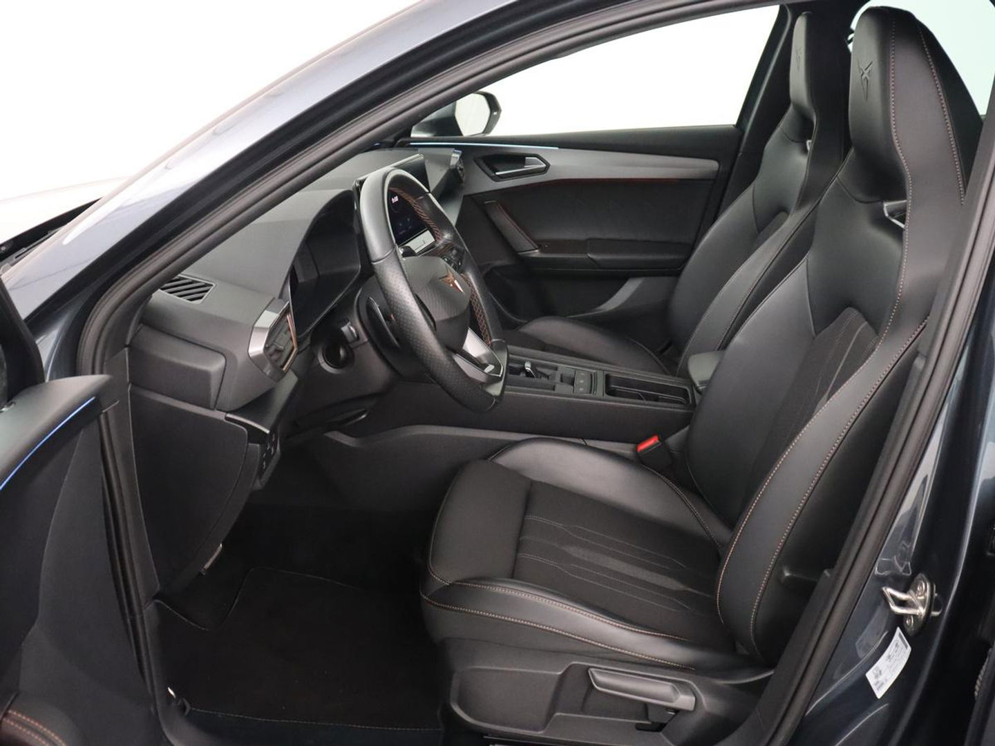 CUPRA Leon 1.4 eHybrid VZ | 245pk | Trekhaak | Stoelverwarming | Adaptive cruise | Carplay | Navigatie | Stuurverwarming | Keyless | Full LED | Sportstoelen | PHEV | Plug In