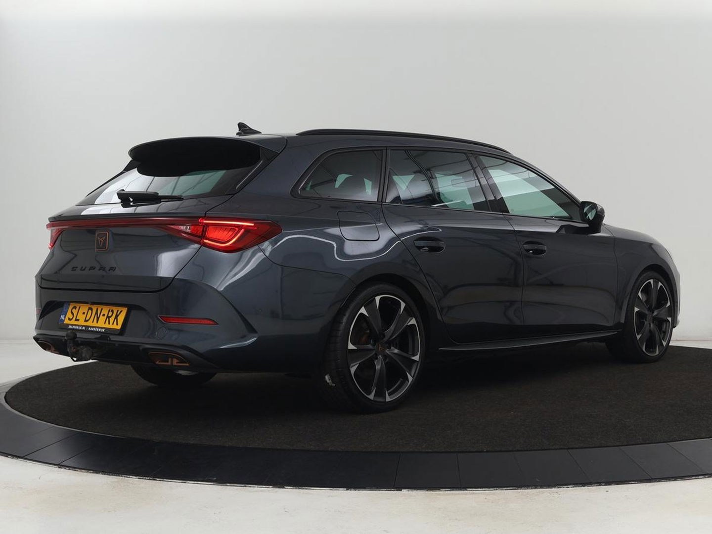 CUPRA Leon 1.4 eHybrid VZ | 245pk | Trekhaak | Stoelverwarming | Adaptive cruise | Carplay | Navigatie | Stuurverwarming | Keyless | Full LED | Sportstoelen | PHEV | Plug In