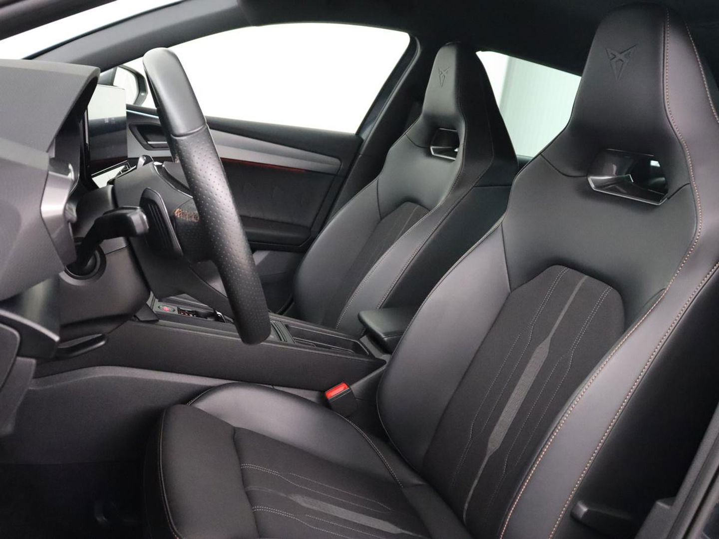 CUPRA Leon 1.4 eHybrid VZ | 245pk | Trekhaak | Stoelverwarming | Adaptive cruise | Carplay | Navigatie | Stuurverwarming | Keyless | Full LED | Sportstoelen | PHEV | Plug In