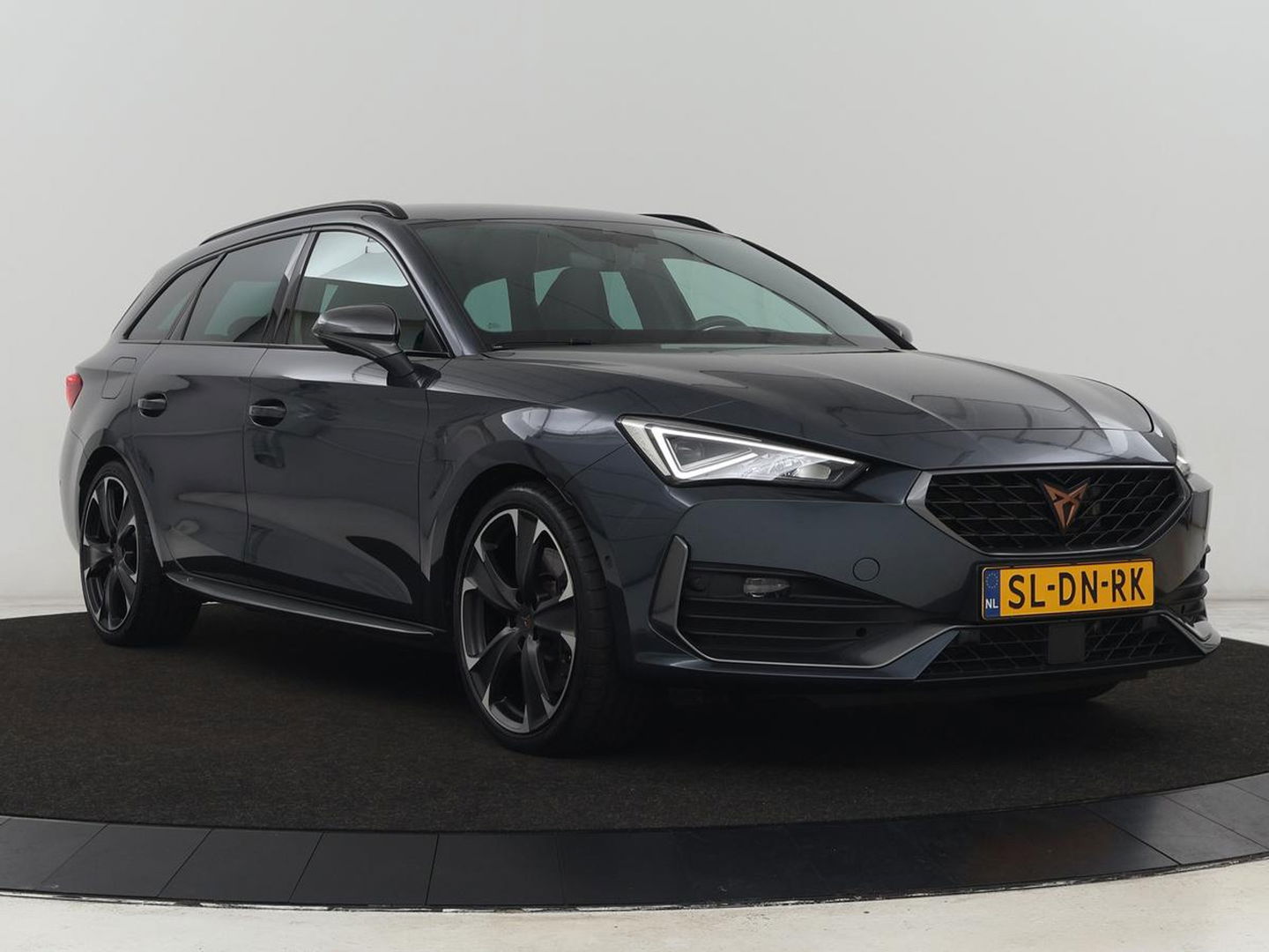 CUPRA Leon 1.4 eHybrid VZ | 245pk | Trekhaak | Stoelverwarming | Adaptive cruise | Carplay | Navigatie | Stuurverwarming | Keyless | Full LED | Sportstoelen | PHEV | Plug In