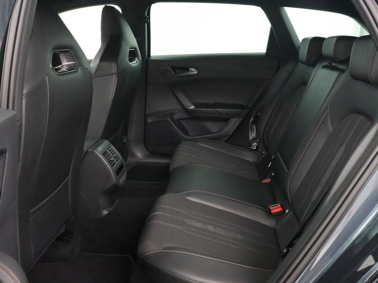 CUPRA Leon 1.4 eHybrid VZ | 245pk | Trekhaak | Stoelverwarming | Adaptive cruise | Carplay | Navigatie | Stuurverwarming | Keyless | Full LED | Sportstoelen | PHEV | Plug In