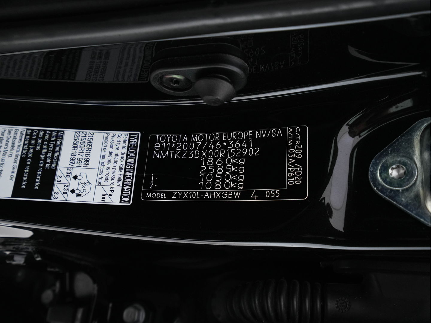 Toyota C-HR 1.8 Hybrid Style Aut. *ADAPTIVE-CRUISE | BLIND-SPOT | JBL-SOUND | HEATED-COMFORTSEATS | CAMERA | KEYLESS | DAB+ | NAVI-FULLMAP | ECC | PDC | PRIVACY-GLASS | TOWBAR | LANE-ASSIST | 18''ALU*