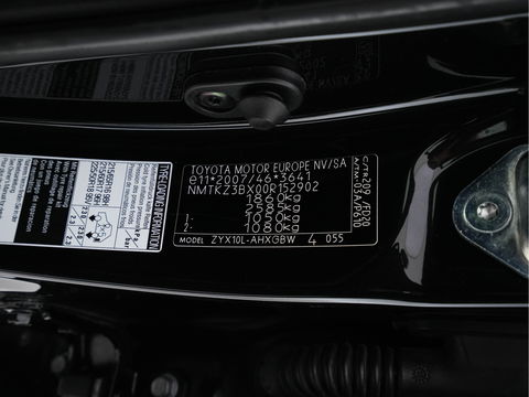 Toyota C-HR 1.8 Hybrid Style Aut. *ADAPTIVE-CRUISE | BLIND-SPOT | JBL-SOUND | HEATED-COMFORTSEATS | CAMERA | KEYLESS | DAB+ | NAVI-FULLMAP | ECC | PDC | PRIVACY-GLASS | TOWBAR | LANE-ASSIST | 18''ALU*